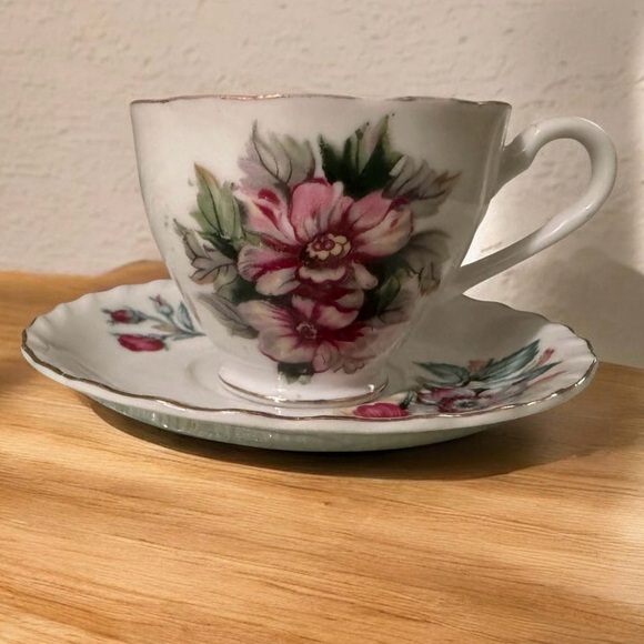 Vintage Delicate Floral Porcelain China Teacup and Saucer in Pink and Purple - Picture 8 of 8
